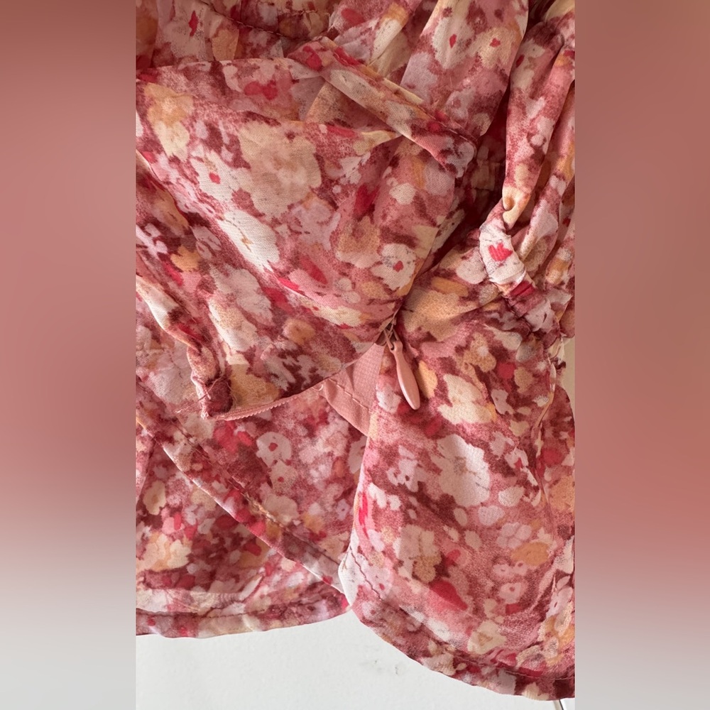 NWOT ASTR the Label Nayeli Pink Floral Peplum Top - Picture 8 of 14